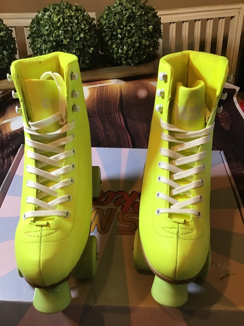 Cosmic skates Josie sign roller skates limelight size US7 w/box - Picture 9 of 10